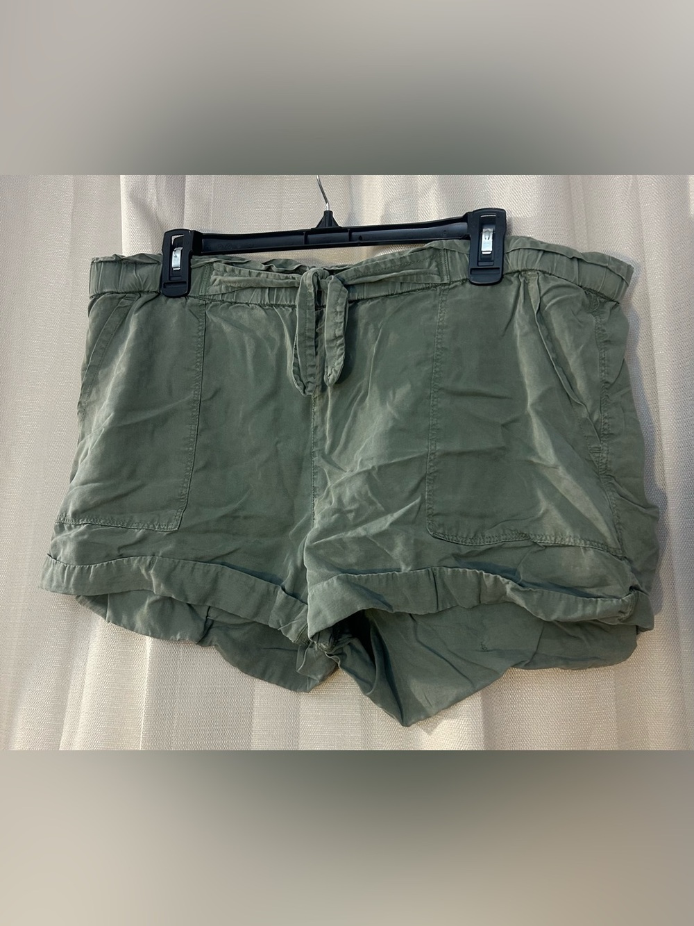 Aerie Green Camp Shorts Lyocell Paperbag Tie Waist Utility Pocket Cuffed Size L
